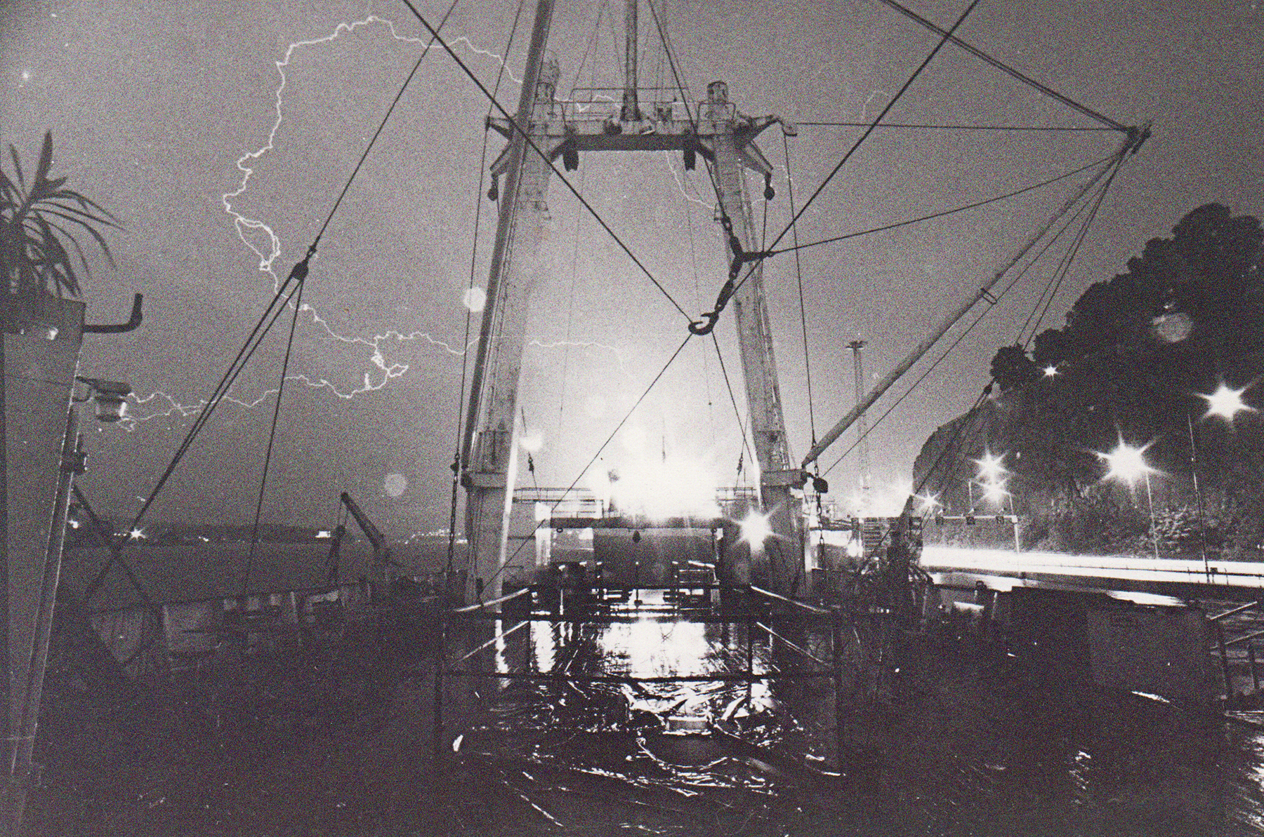 Gewitter und Blitze fotografiert vom Achterdeck.